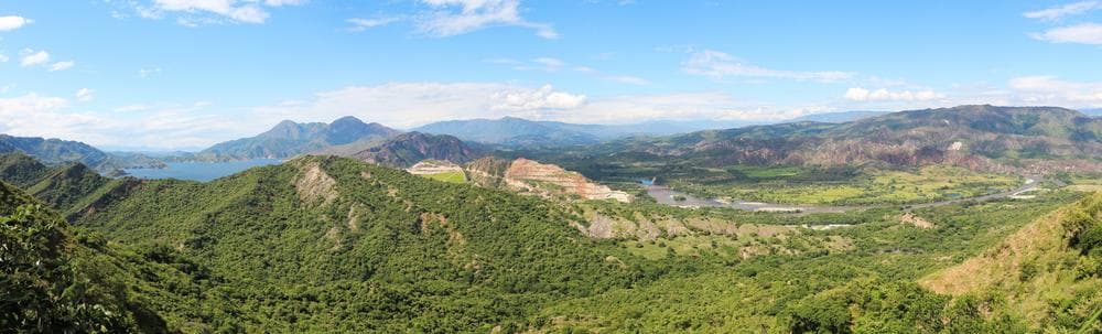 Mosaico de potreros, cultivos y fragmentos de bosque en un paisaje rural